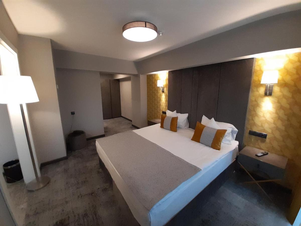 Hotel Univers คลูจ-นาโปกา ภายนอก รูปภาพ