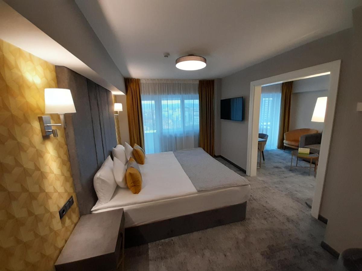 Hotel Univers คลูจ-นาโปกา ภายนอก รูปภาพ