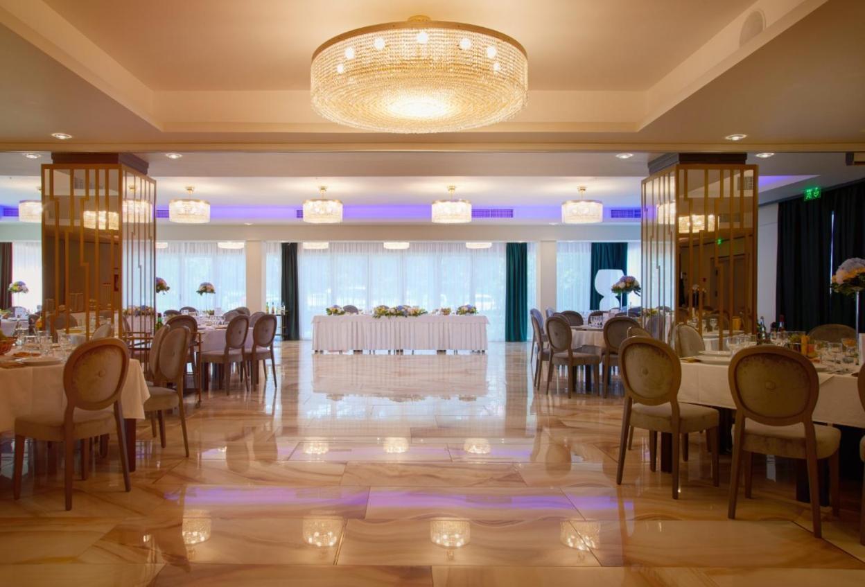Hotel Univers คลูจ-นาโปกา ภายนอก รูปภาพ