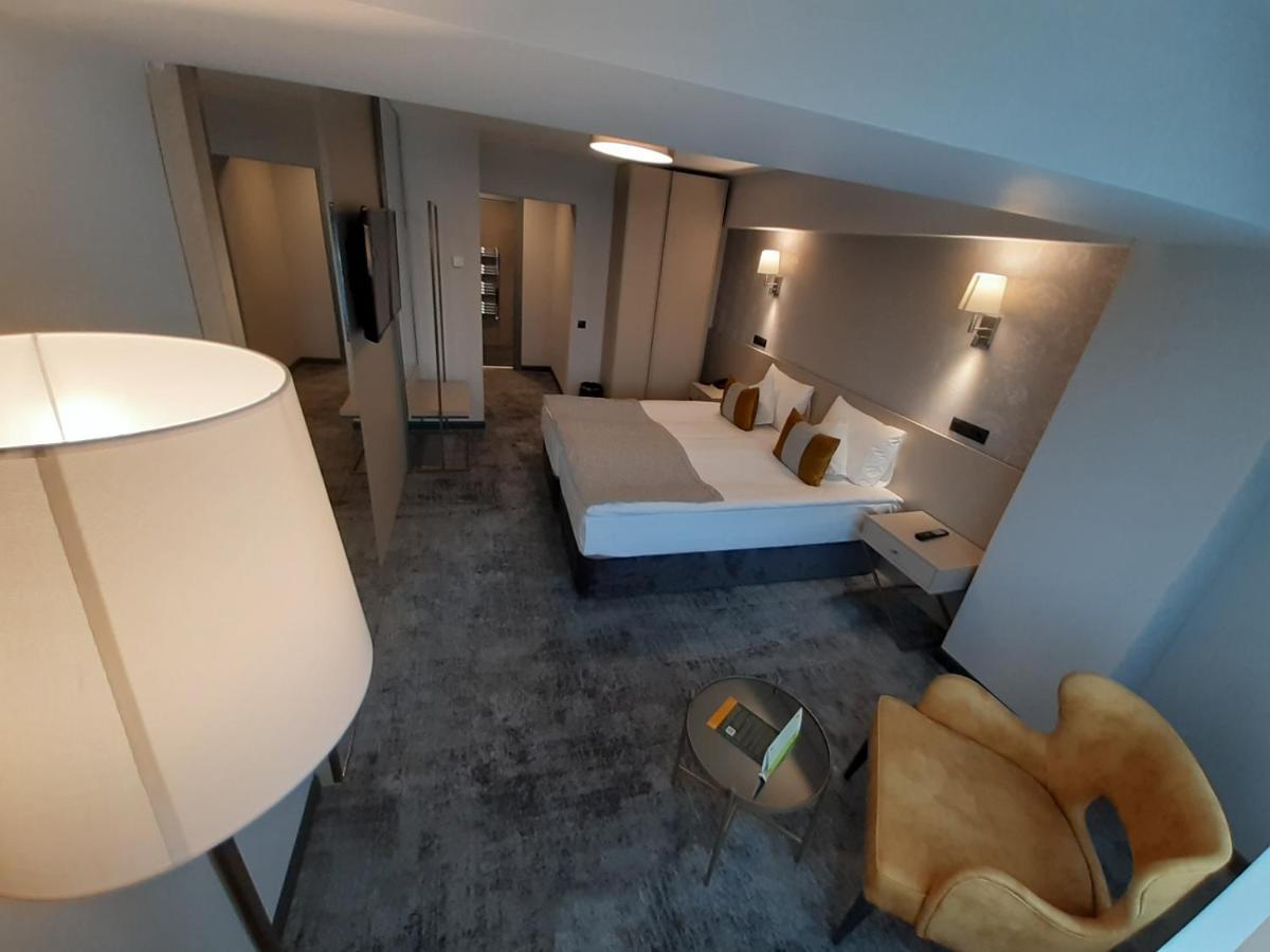 Hotel Univers คลูจ-นาโปกา ภายนอก รูปภาพ