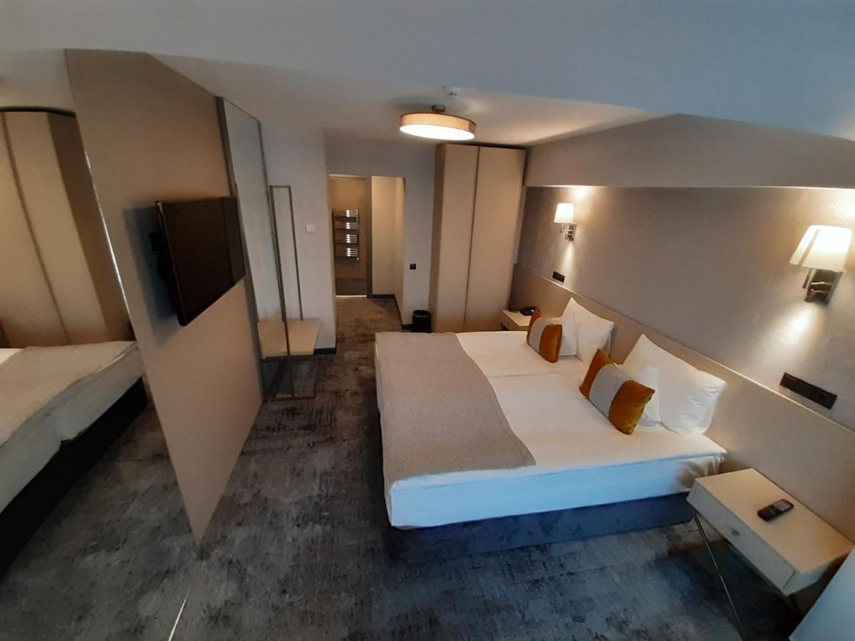 Hotel Univers คลูจ-นาโปกา ภายนอก รูปภาพ