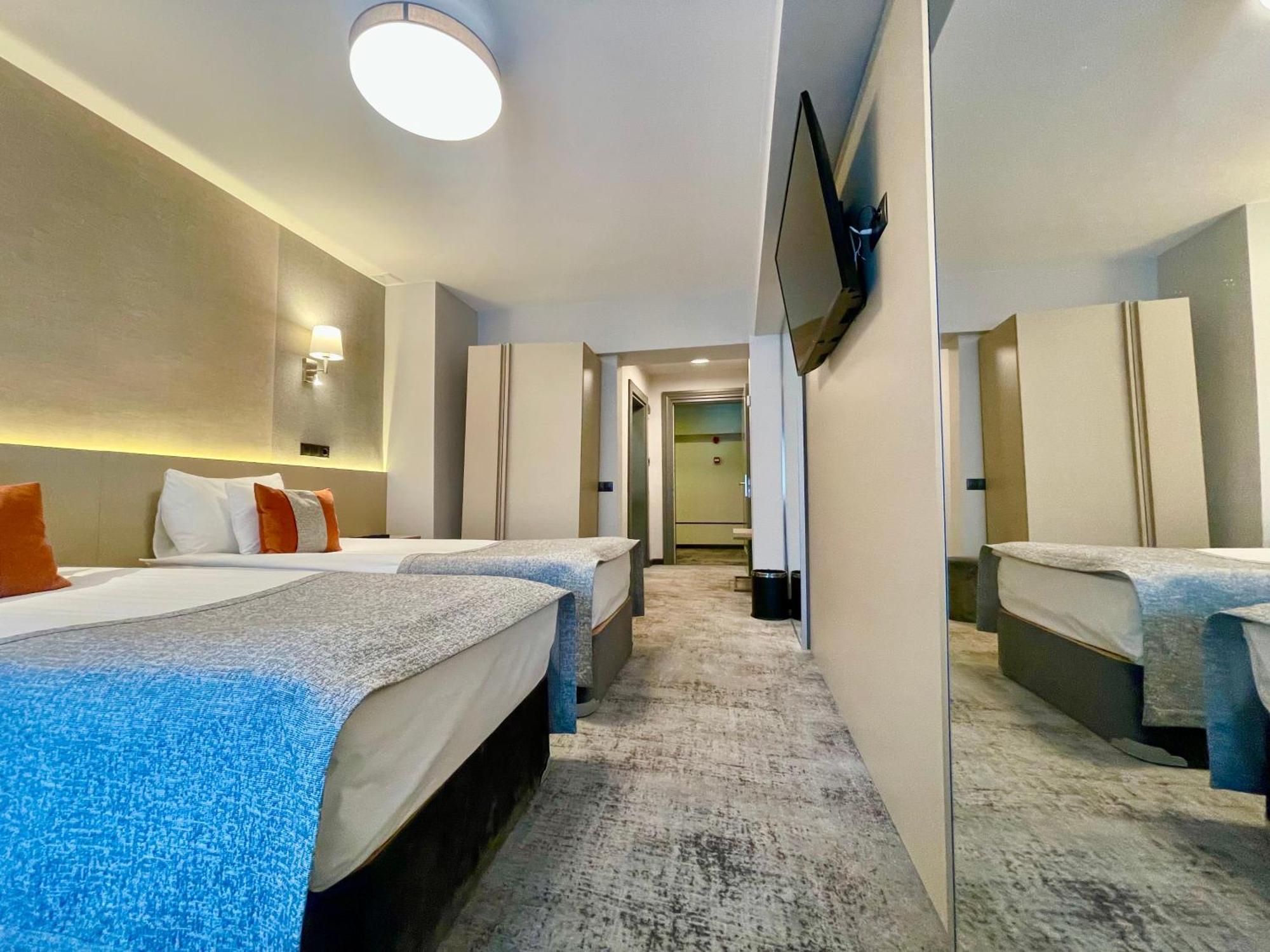 Hotel Univers คลูจ-นาโปกา ภายนอก รูปภาพ