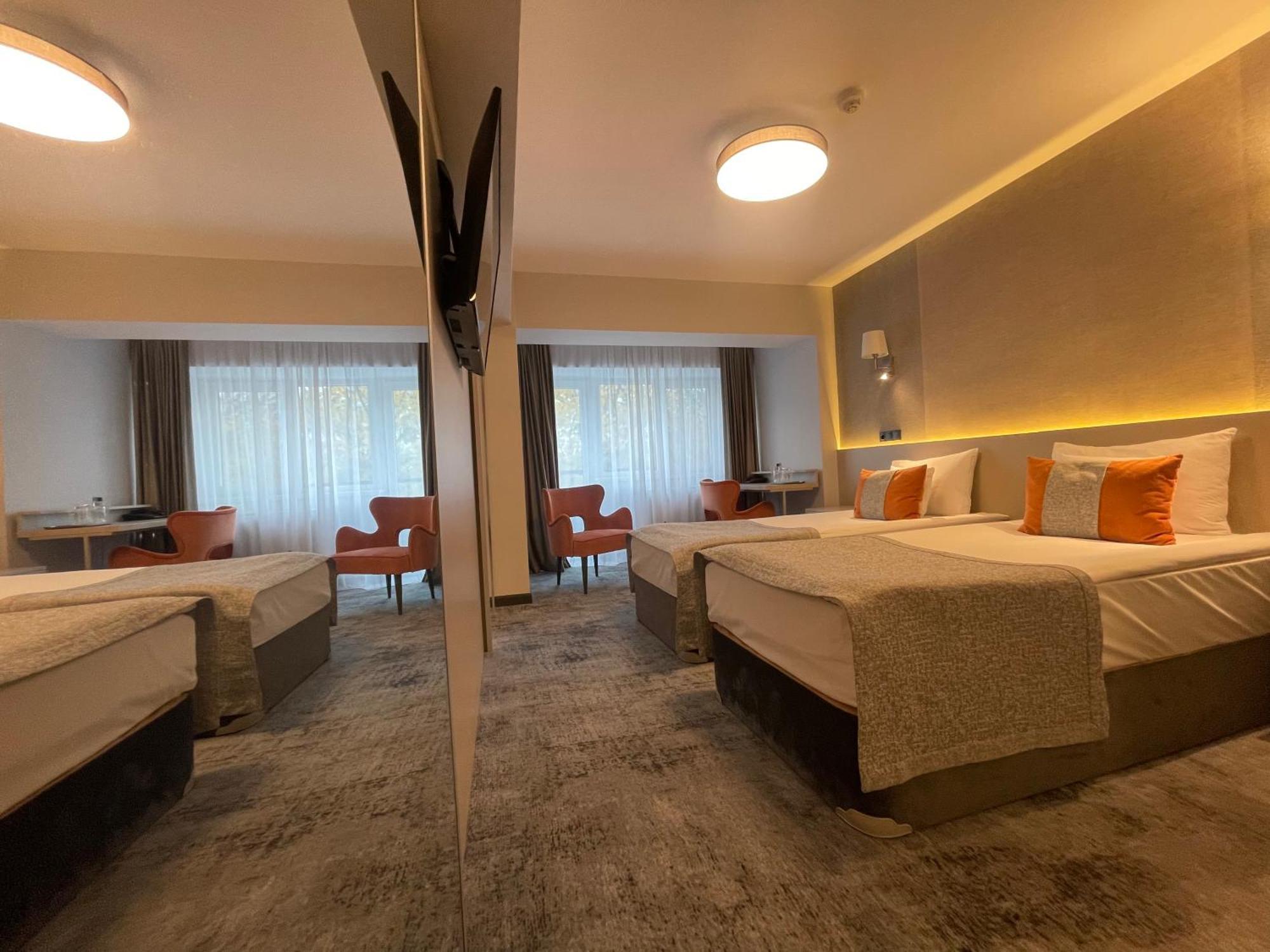 Hotel Univers คลูจ-นาโปกา ภายนอก รูปภาพ