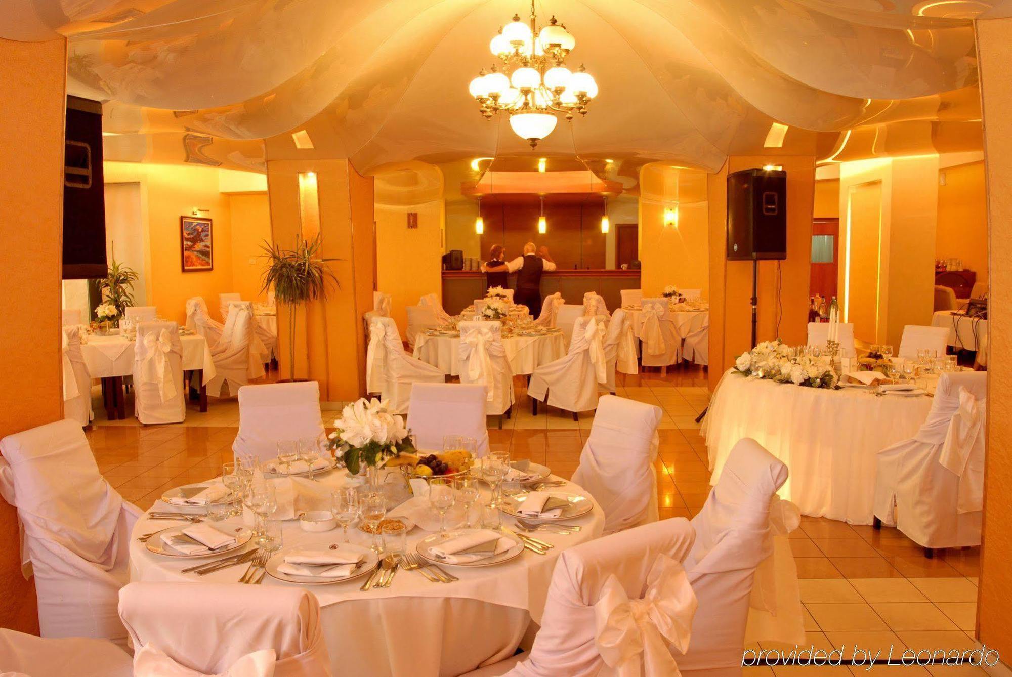 Hotel Univers คลูจ-นาโปกา ร้านอาหาร รูปภาพ